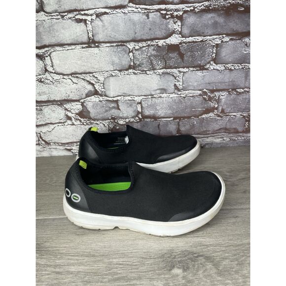OOFOS OOmg eeZee Black White Slip On Recovery Shoes Canvas Women Sz 8.5M US/39.5 - Picture 15 of 16